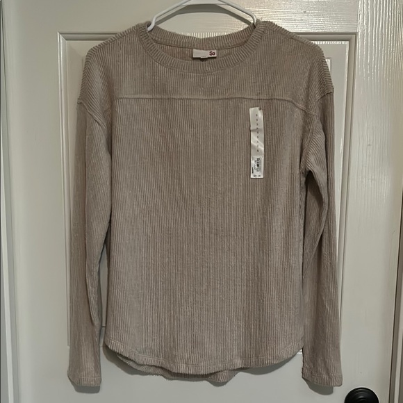 Women's Beige light weight sweater - Picture 1 of 2